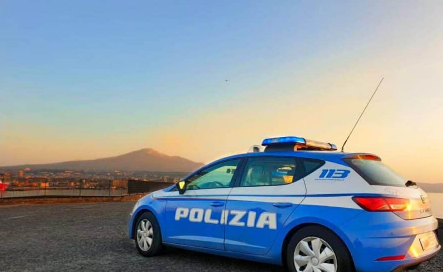 Auto polizia, immagine generata dall'AI