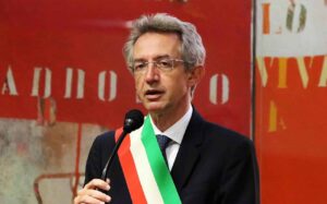 Gaetano-Manfredi-1-e1697606424360-300x187 Manfredi affida ad una società di Torino la promozione di Napoli e di Eduardo De Filippo e snobba intellettuali ed artisti napoletani