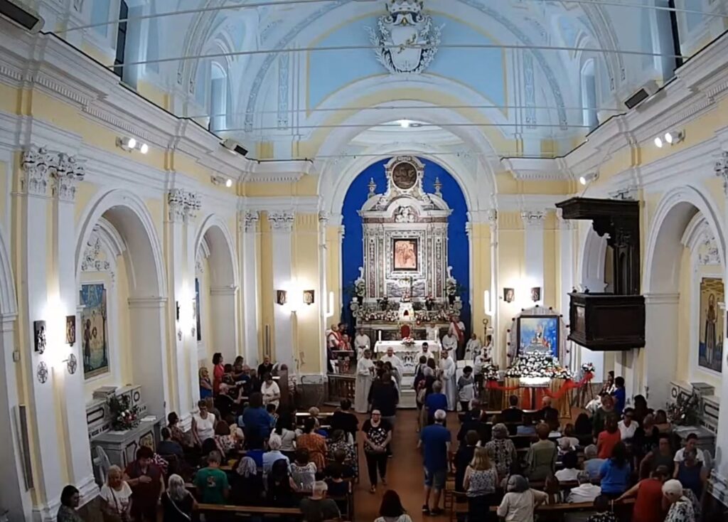 Immagine-WhatsApp-2025-09-09-ore-23.46.06_c0912427-1024x734 Dopo 848 anni, San Castrese torna tra la sua gente. Emozione per il canto 'a fronna di Lello traisci