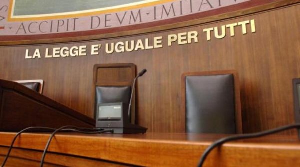 centro commerciale sequestrato