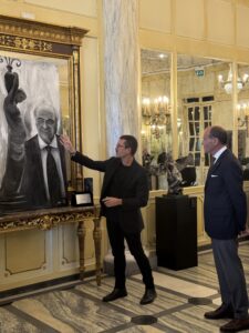 Il-Maestro-Domenico-Sepe-e-la-Famiglia-Avallone-2-225x300 "Parthenope Syreni": a Napoli il finissage della mostra di Domenico Sepe nel segno di Francesco Avallone e del Grand Hotel Parker's