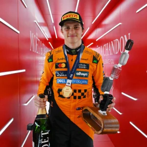 2227250678-300x300 F1 2025: Verstappen sfida il fato, Norris trionfa