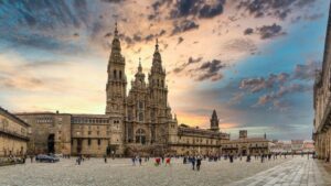 cattedrale-di-Santiago-di-Compostela-e-Praza-do-Obradoiro-300x169 “Buen Camino” è un augurio universale