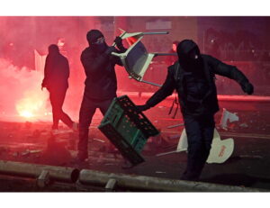 ANSAMeloni-a-Torino-per-visitare-agenti-feriti-negli-scontri-300x231 Torino: dimessi gli agenti feriti durante la manifestazione pro Askatasuna