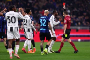 moratti-simulazione-bastoni-fa-giocatore-1mjoa-300x200 Bastoni - Calcio, calci e simulazioni
