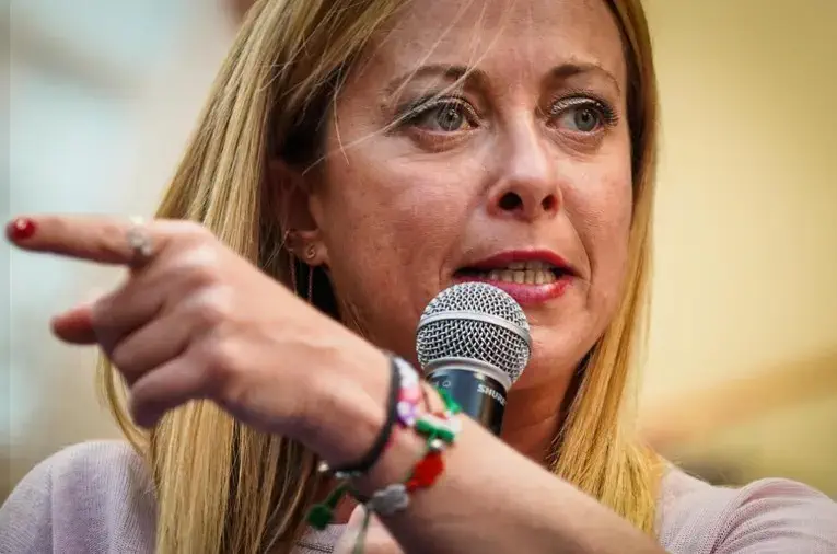 Giorgia Meloni corre ai ripari