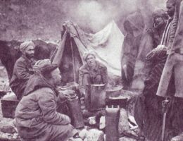 Militari-marocchini-inquadrati-nellesercito-francese-accampati-nei-pressi-di-Monte-Cassino-1-260x200 La verità sulla Tammurriata nera