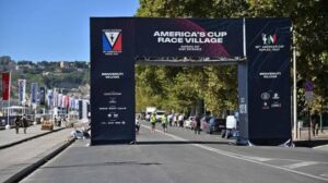 images-71-300x168 SPECIALE AMERICA'S CUP: Grande successo per l'America's Cup, 250.000 sul lungomare di Napoli